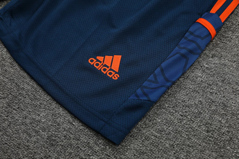 Conjunto Regata Manchester United 22/23 Adidas - Azul+Laranja