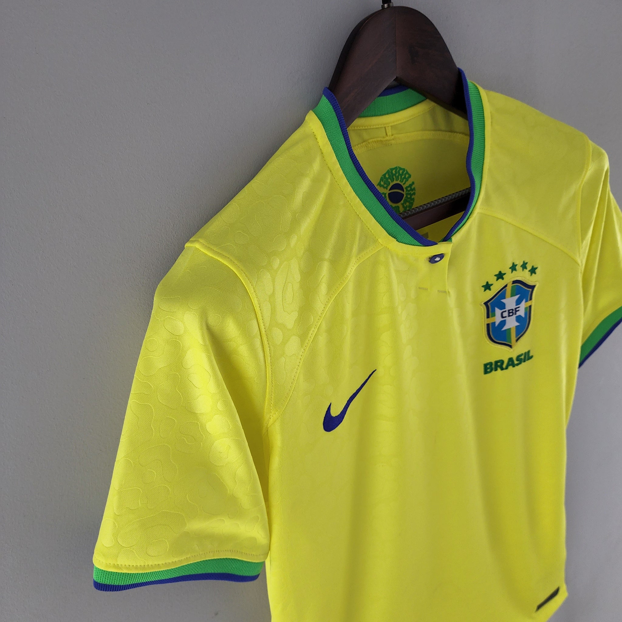 Camisa Nike Brasil Home Nike Torcedor 2022/23 Feminina Amarela