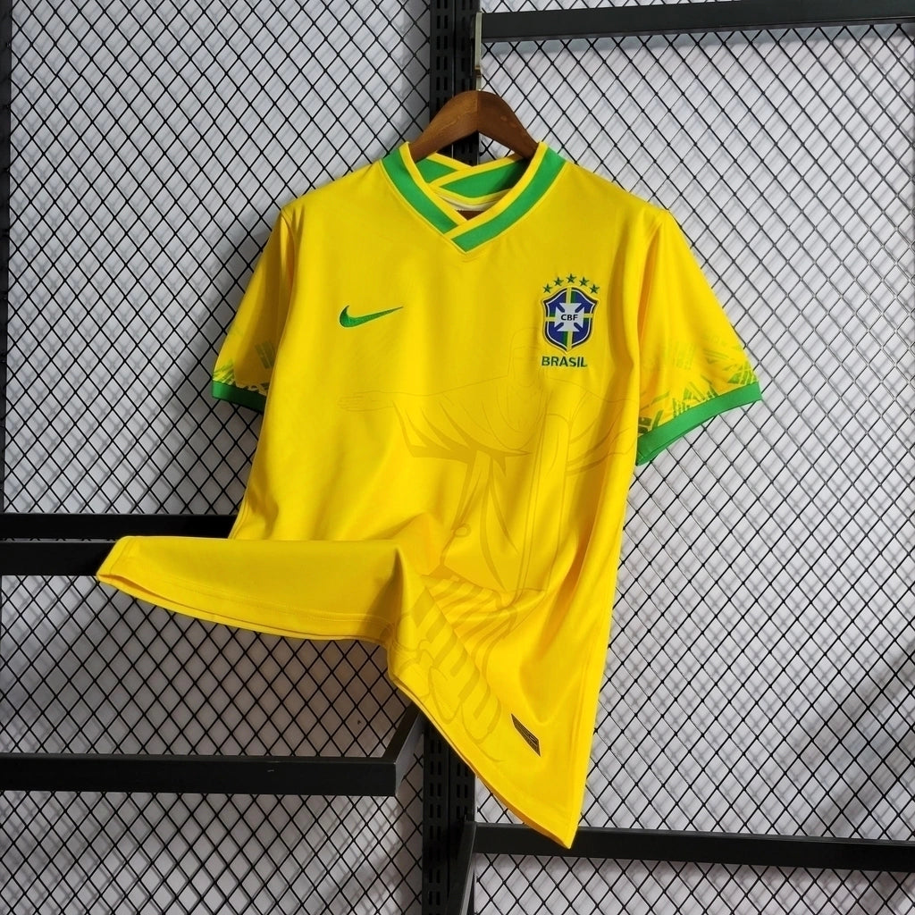 Camisa Seleção Brasileira Edição Especial Cristo Redentor 2022/23 Nike Masculino Amarelo