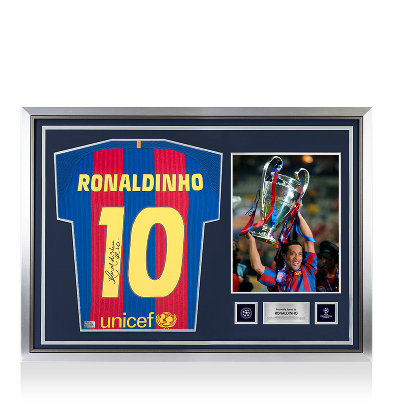 Quadro Ronaldinho camisa oficial da Liga dos Campeões da UEFA Assinada e Emoldurada como herói do FC Barcelona 2016-17 Home com números estilo torcedor