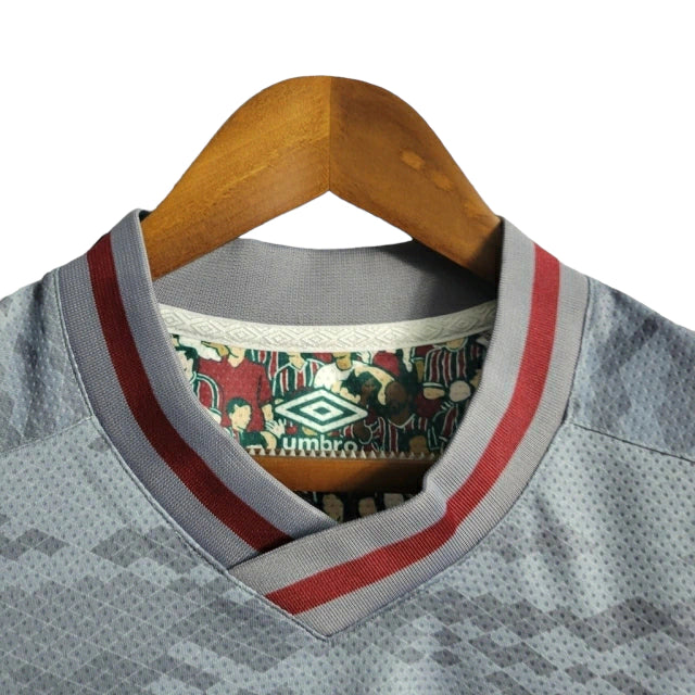 Camisa Fluminense III 21/22 Torcedor - Umbro Masculina - Cinza com detalhes em vinho
